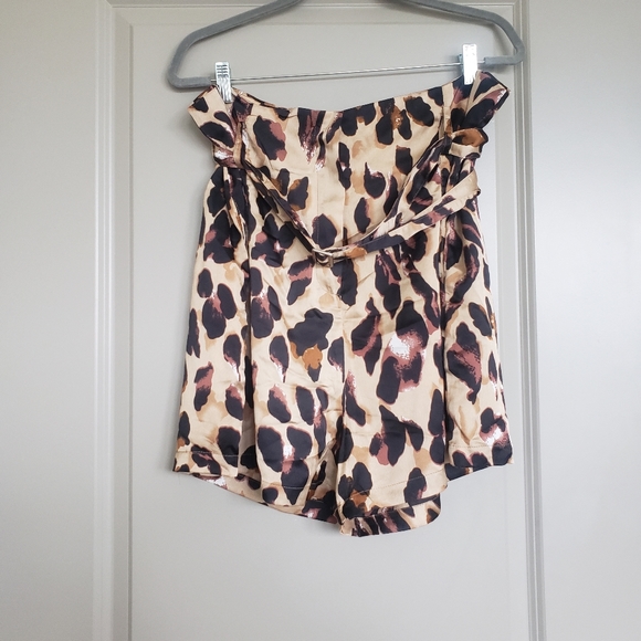 Silky Leopard Print High-Waisted Shorts - Picture 2 of 9